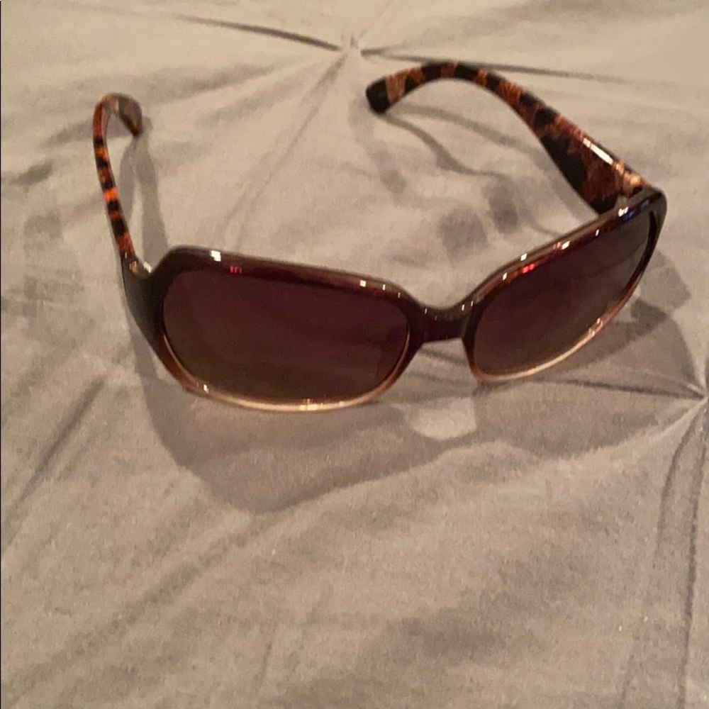 New without tags Liz Claiborne sunglasses